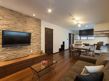 すっきりとしたおしゃれなリビングになりとてもうれしいです。