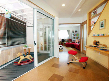 子供たちが元気に遊ぶ姿を見ながら、家事ができるようになりました。