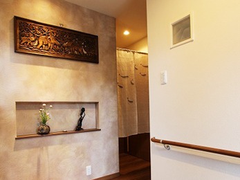 間取りをガラッと変え、ソファーに座る生活をおくれるようになりました。