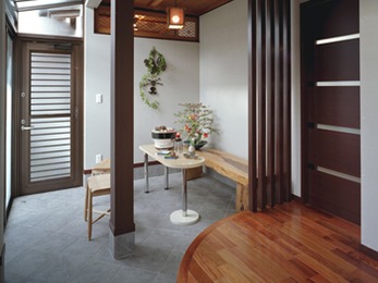 あまり座ることのなかったダイニングスペースが、暖かくなりゆっくりくつろげるスペースに。