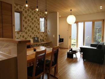 間取りをガラッと変え、光と風がとおるお住まいになりました。