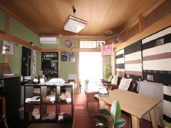 既存品のリメイクや施主と協力をして、町になじむ空間へと再生しました。