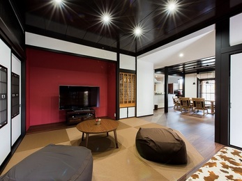 天井や建具を既存利用しながらもリフォーム前との空間に大きな変化が生まれました。