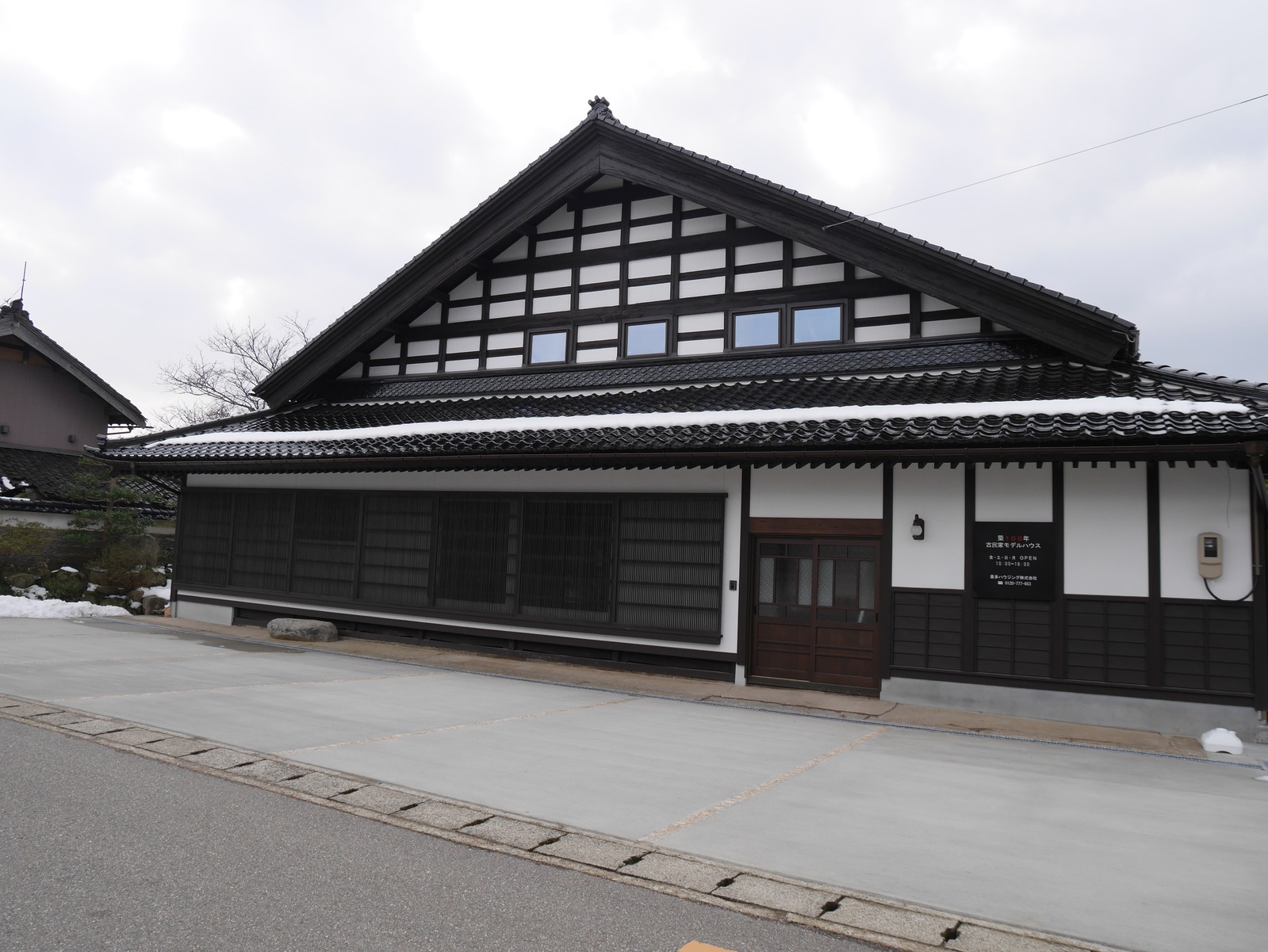 1│伝統工法を活かしながら耐震施工を行い、住み継ぐための強い住まいへ。